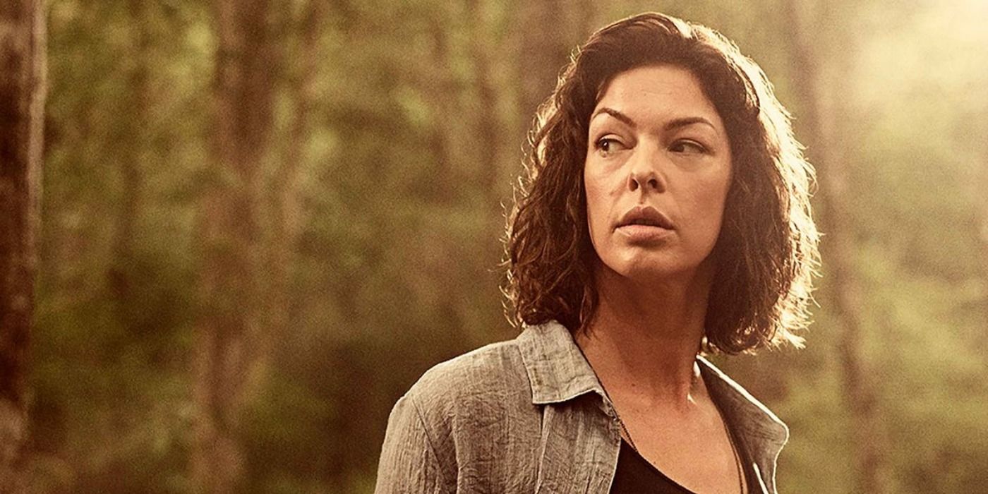 Jadis looking into the distance on The Walking Dead.