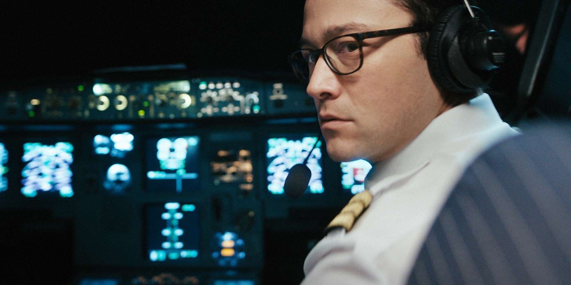 Joseph Gordon-Levitt in the cockpit in 7500 Movie