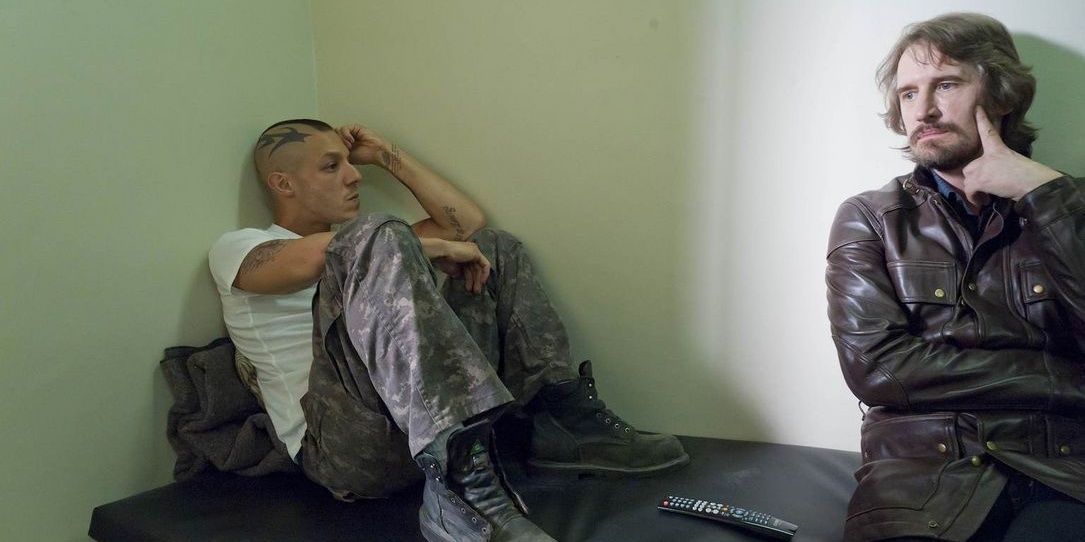 Juice sits in prison with Potter in Sons Of Anarchy
