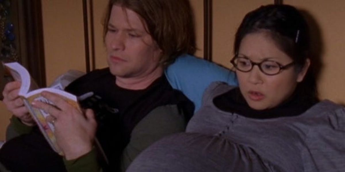Lane lying in bed with Zack from Gilmore Girls
