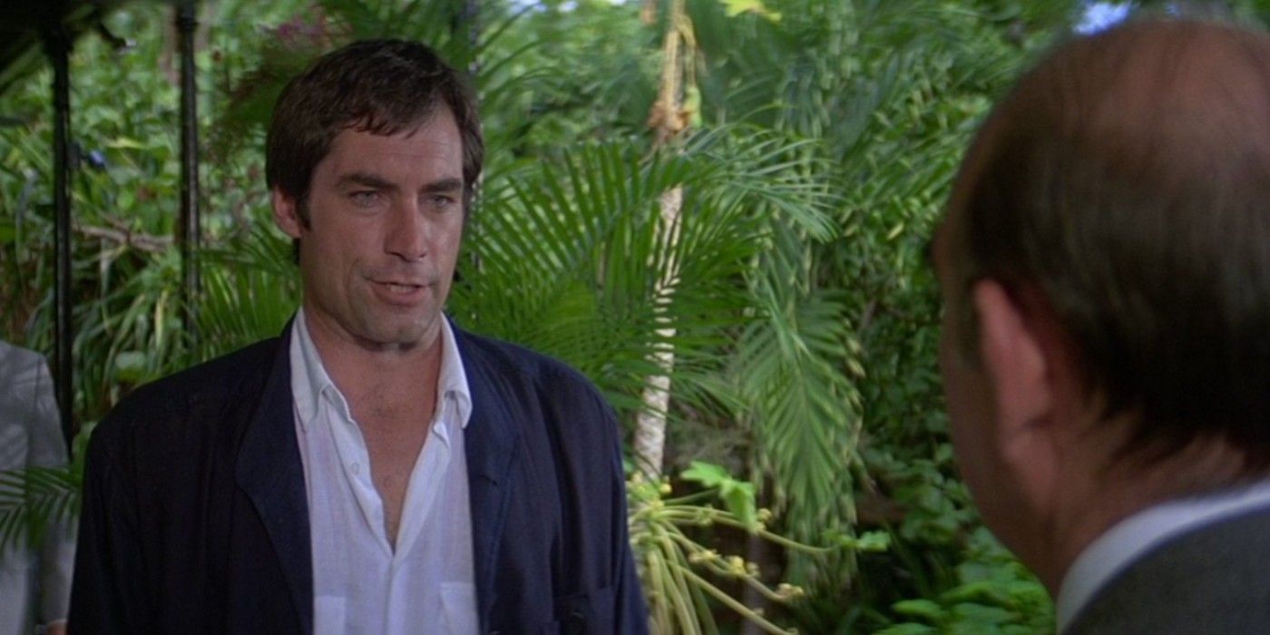 James Bond speaks to M in Key West from Licence To Kill