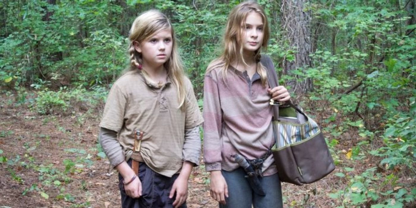 Lizzie walking with her sister in The Walking Dead.
