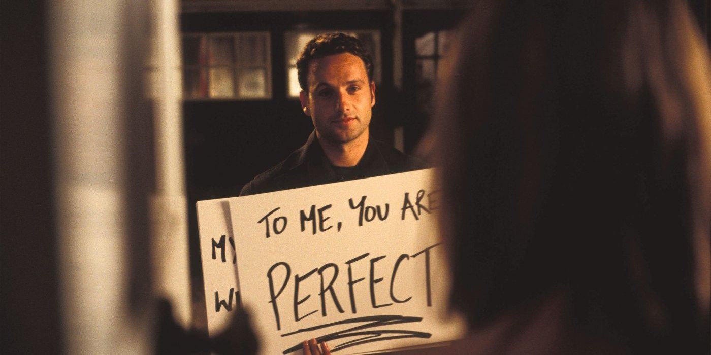 Mark holds signs for Juliet to read in Love Actually