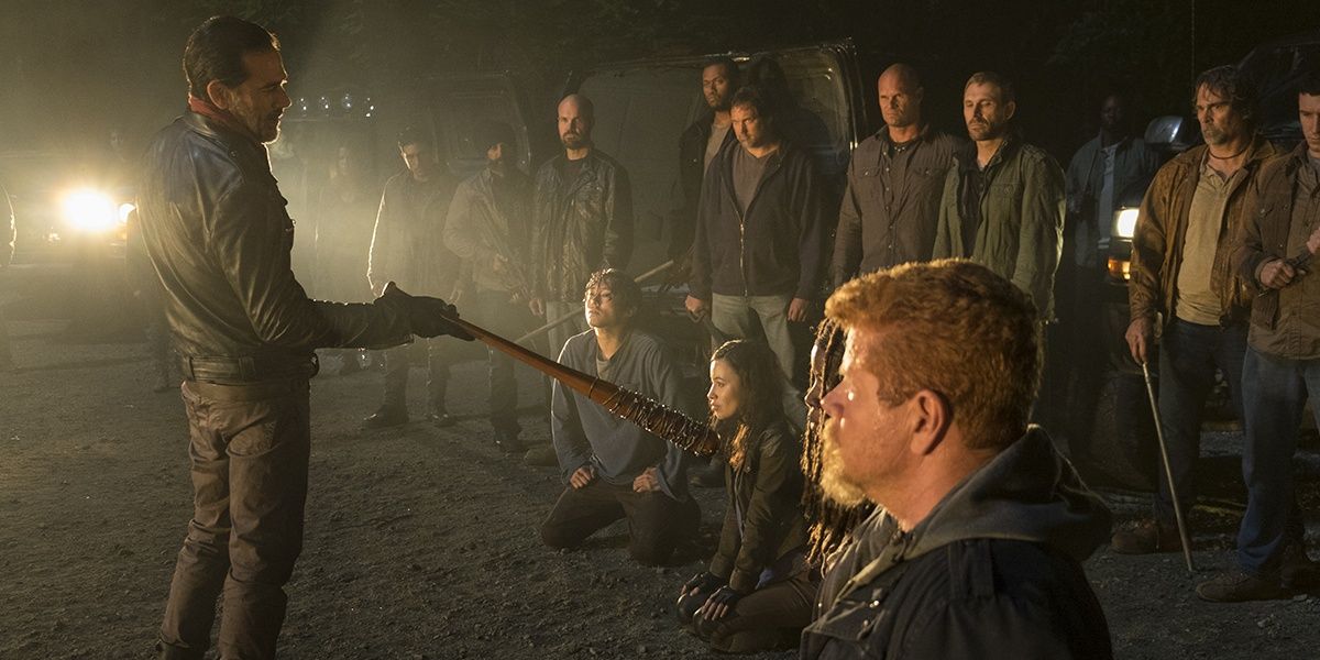 Negan atormentando o grupo em The Walking Dead