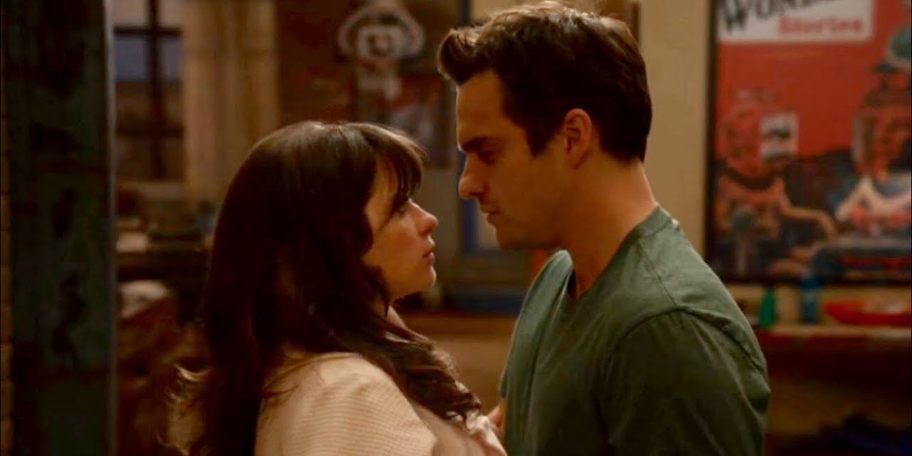 Nick se inclina para beijar Jess no episódio New Girl 