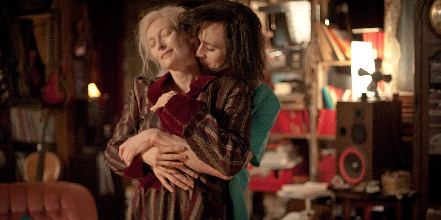Tilda Swinton and Tom Hiddleston embracing in Only Lovers Left Alive