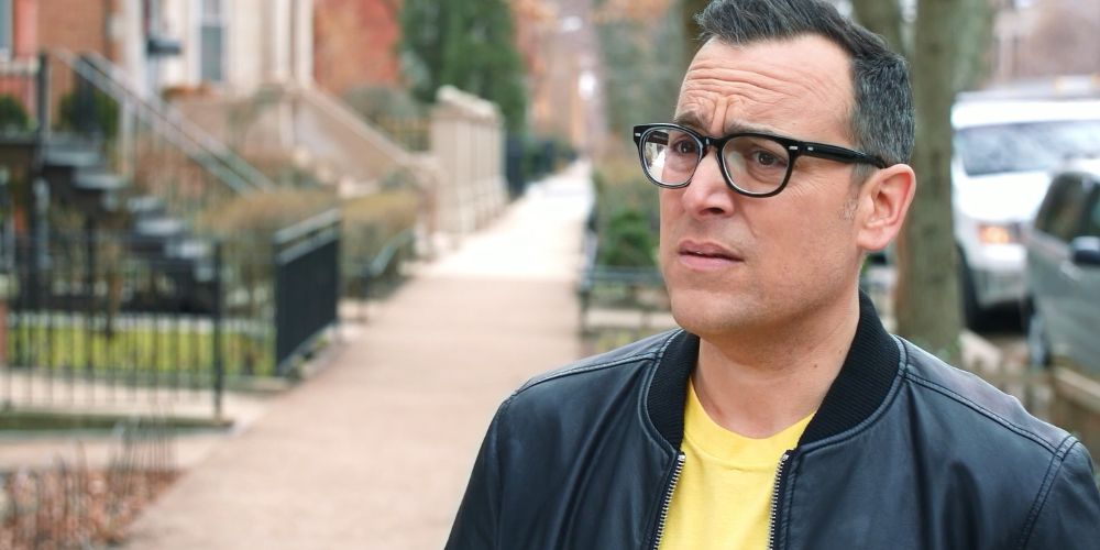 Paul Marcarelli looks confused while in a Sprint/Verizon commercial