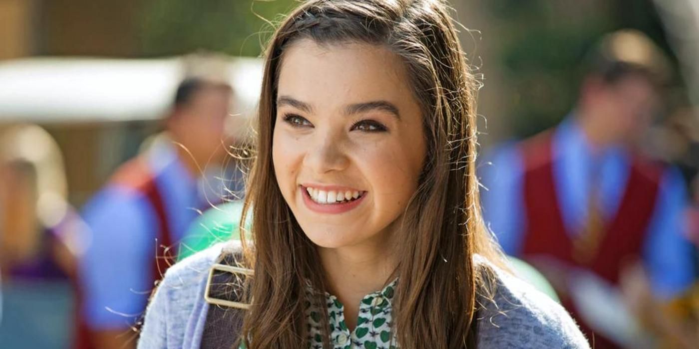 Hailee Steinfeld in Pitch Perfect 2