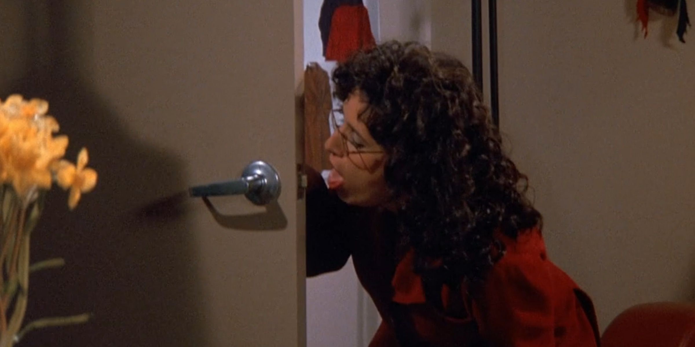 Elaine coughs on Peggy's doorknobs