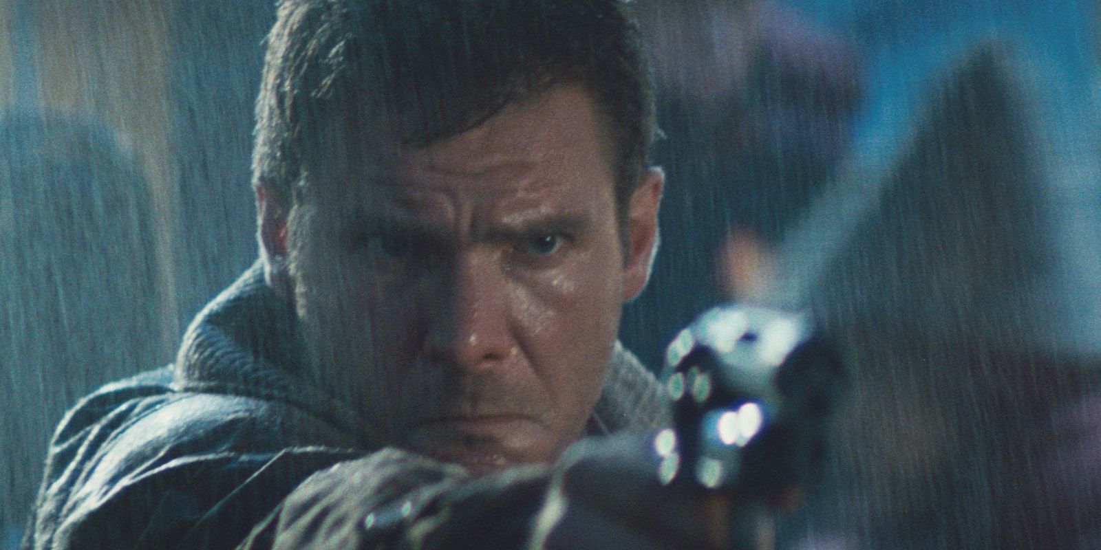 Rick Deckard pointing a gun in Blade Runner