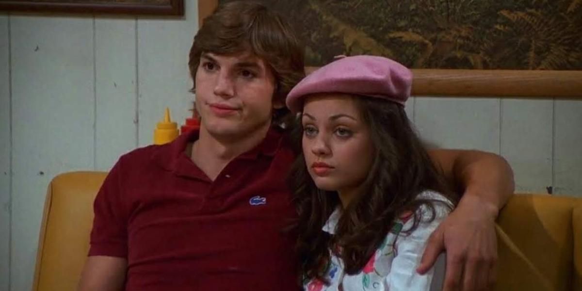 Jackie & Kelso on the sofa in That 70s Show.