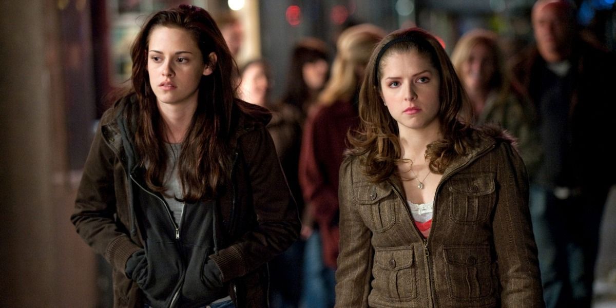 Jessica and Bella walking next to each other in New Moon