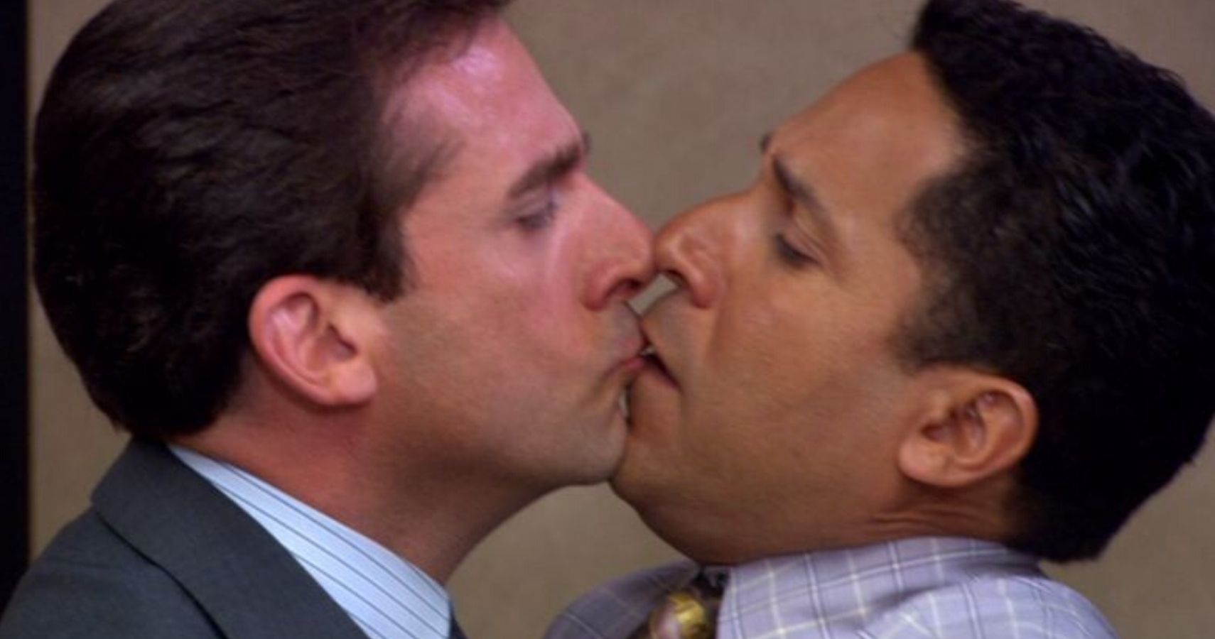 michael and Oscar kiss on the office