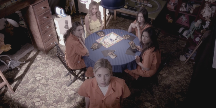 Pretty Little Liars 10 Times Rosewood Should Have Made National Headlines