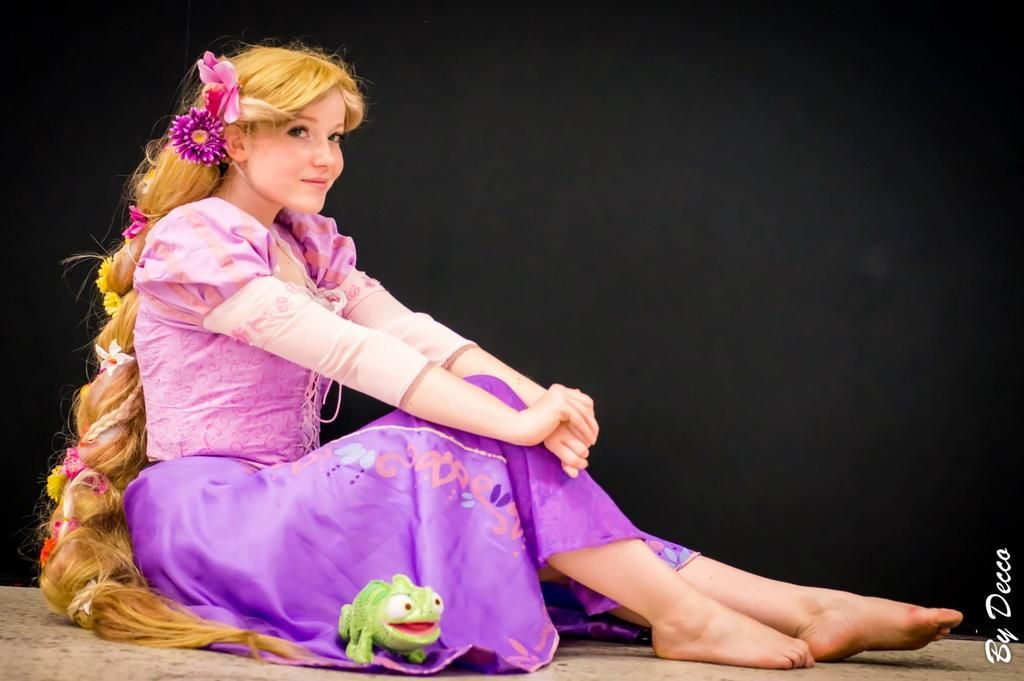 Disneys Tangled 10 Amazing Rapunzel Cosplays That You Have To See To Believe