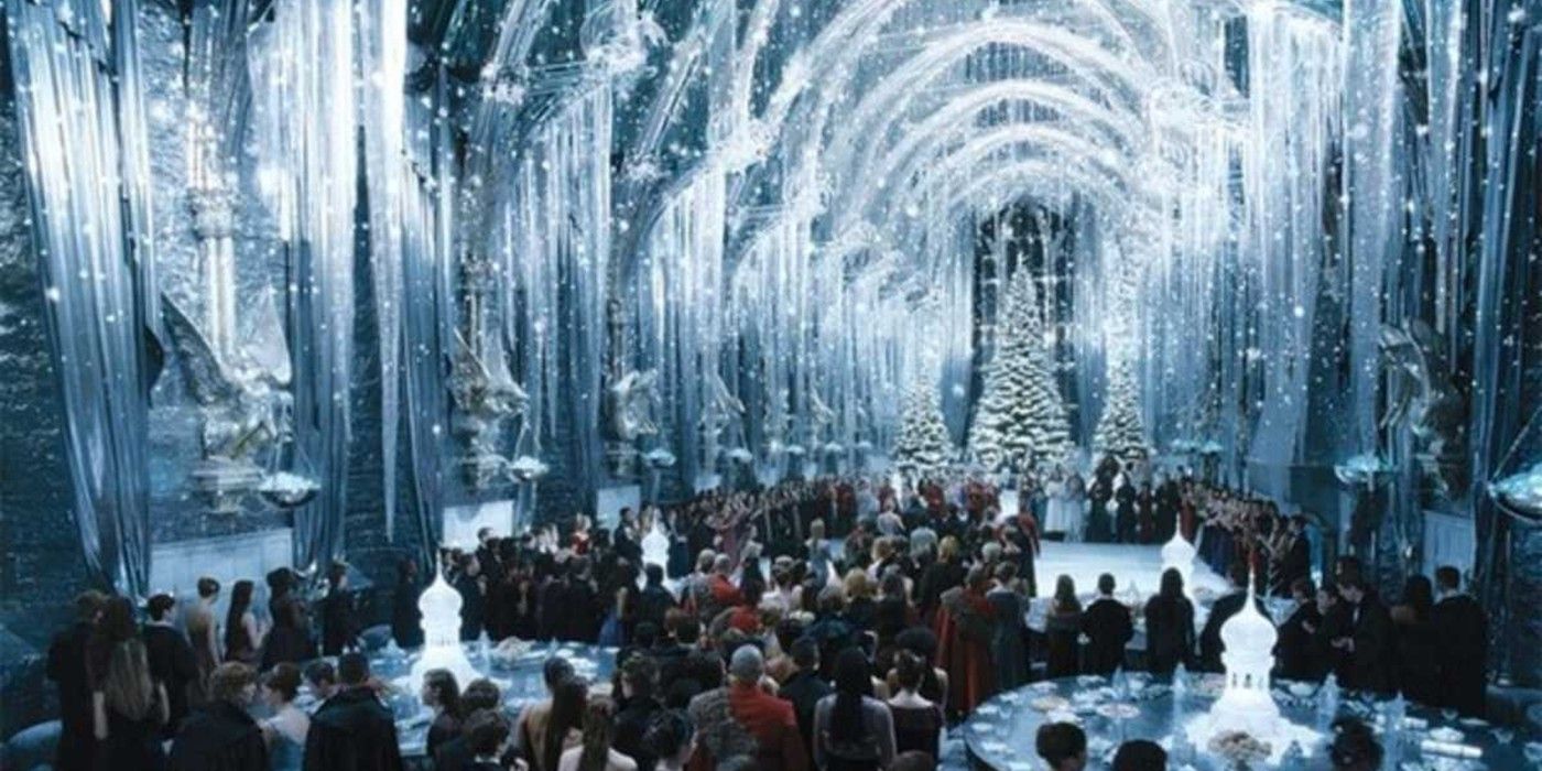 The Great Hall in winter in Harry Potter.