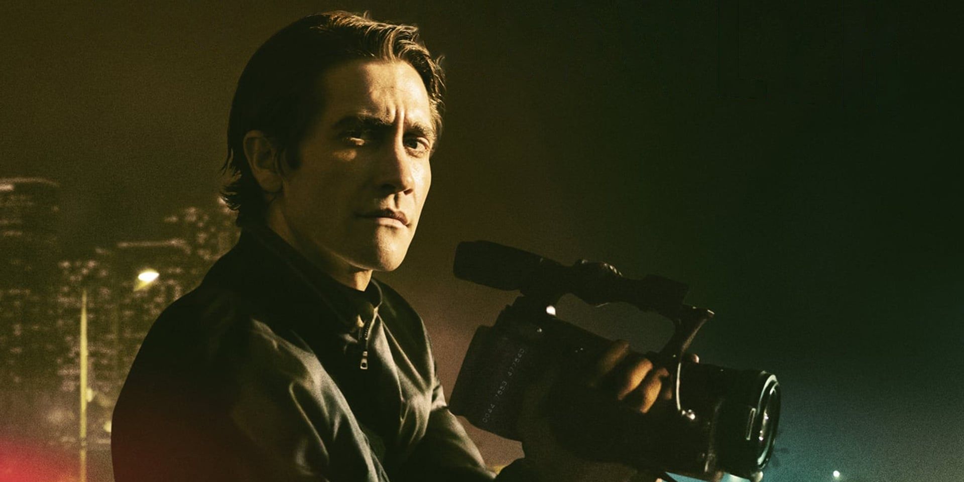 Jake Gyllenhaal in Nightcrawler holding a camera