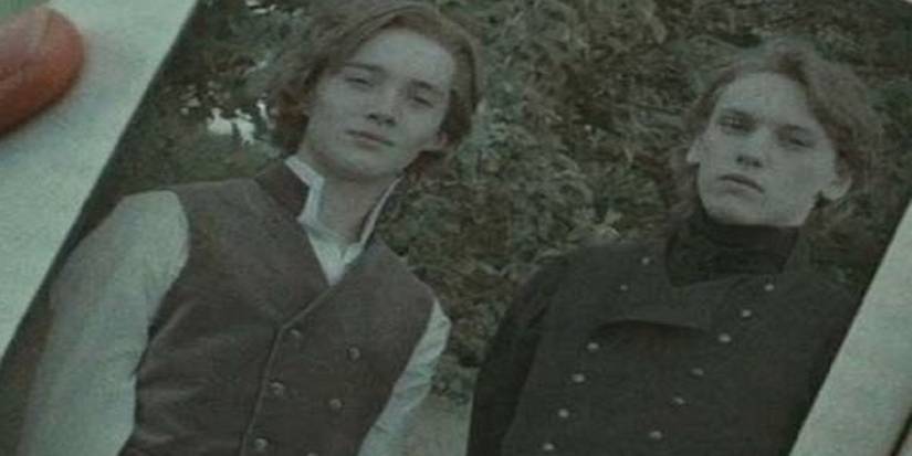An old photo of a young Dumbledore and Grindelwald in Harry Potter and the Deathy Hallows - Part 1