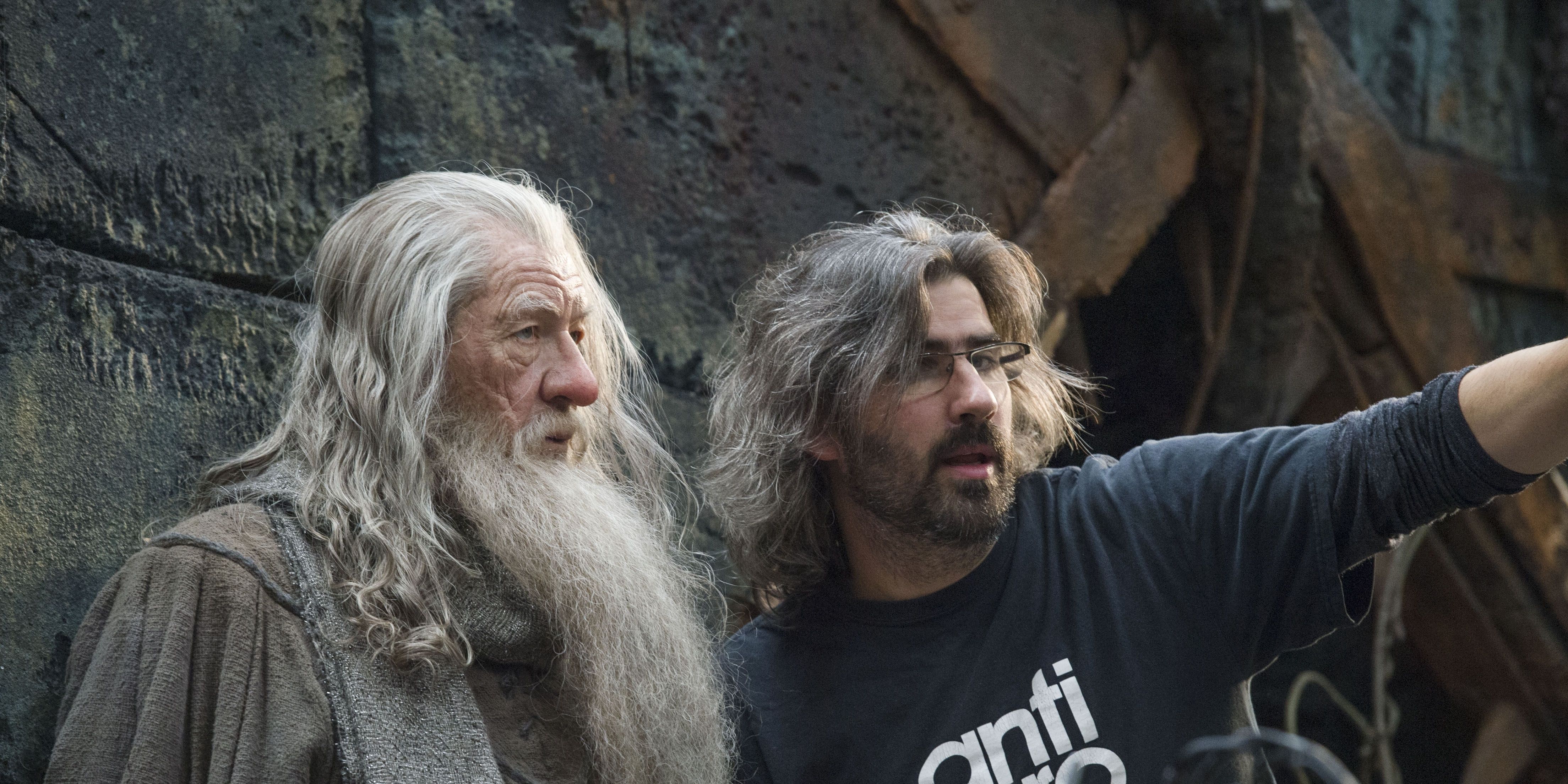 Peter Jackson and Gandalf on lord of the rings set