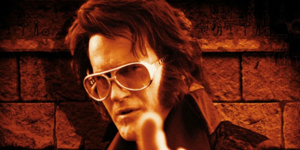Elvis Presley (Bruce Campbell) strikes a pose.