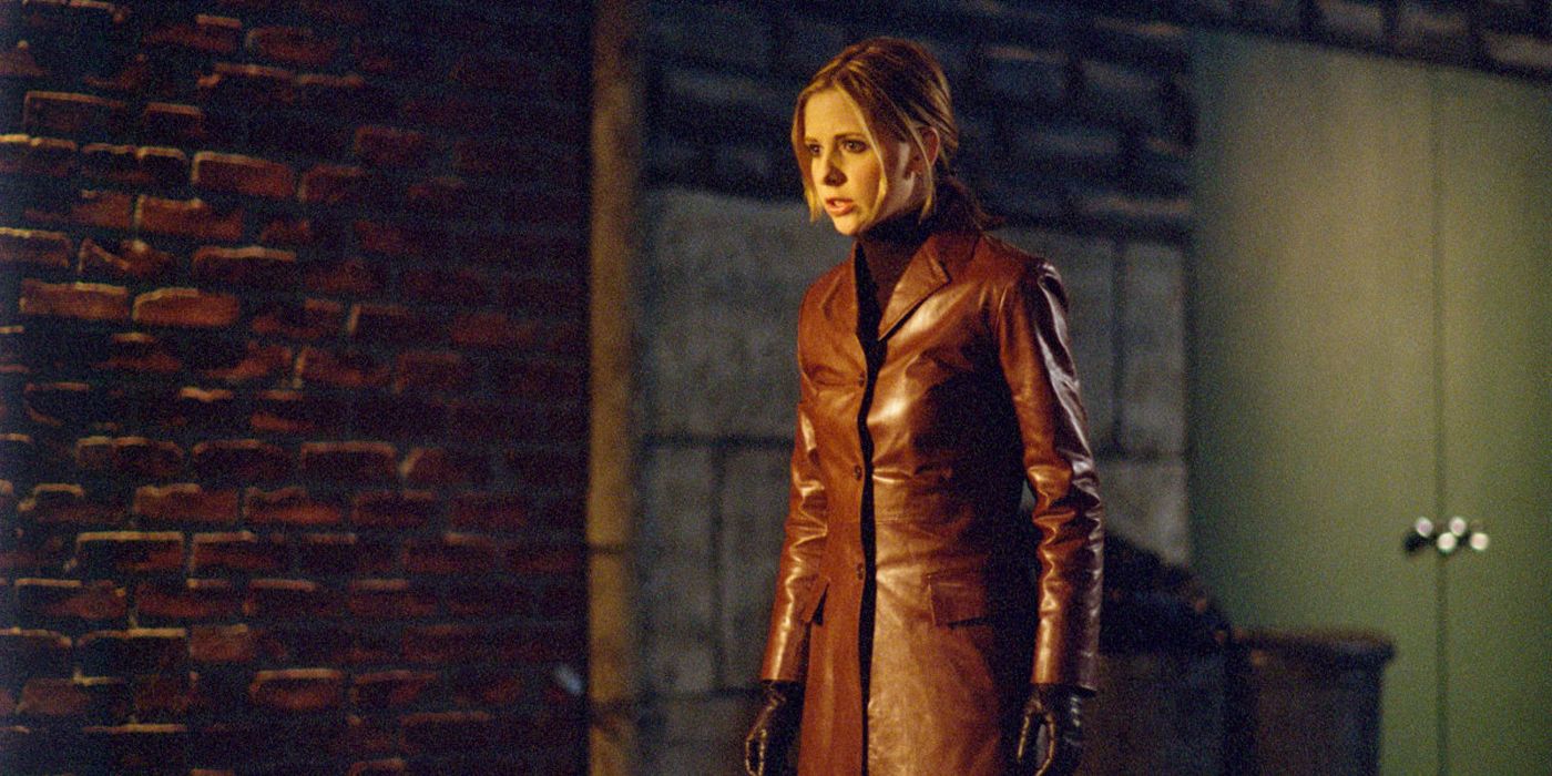 Buffy walking in an alley in Buffy the Vampire Slayer.