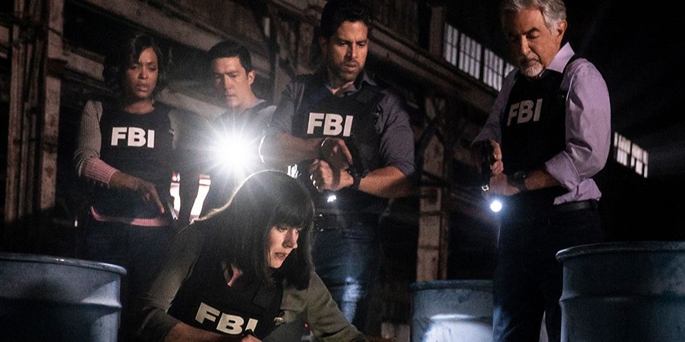 Criminal Minds FBI team with torches on looking at something on the ground
