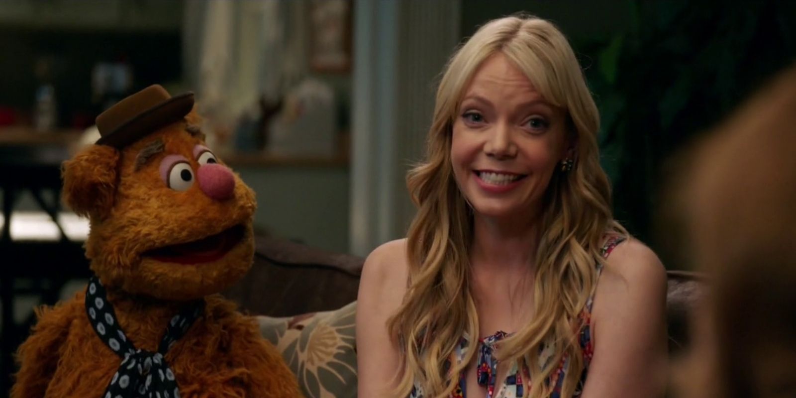 Fozzie Bear and Becky in The Muppets