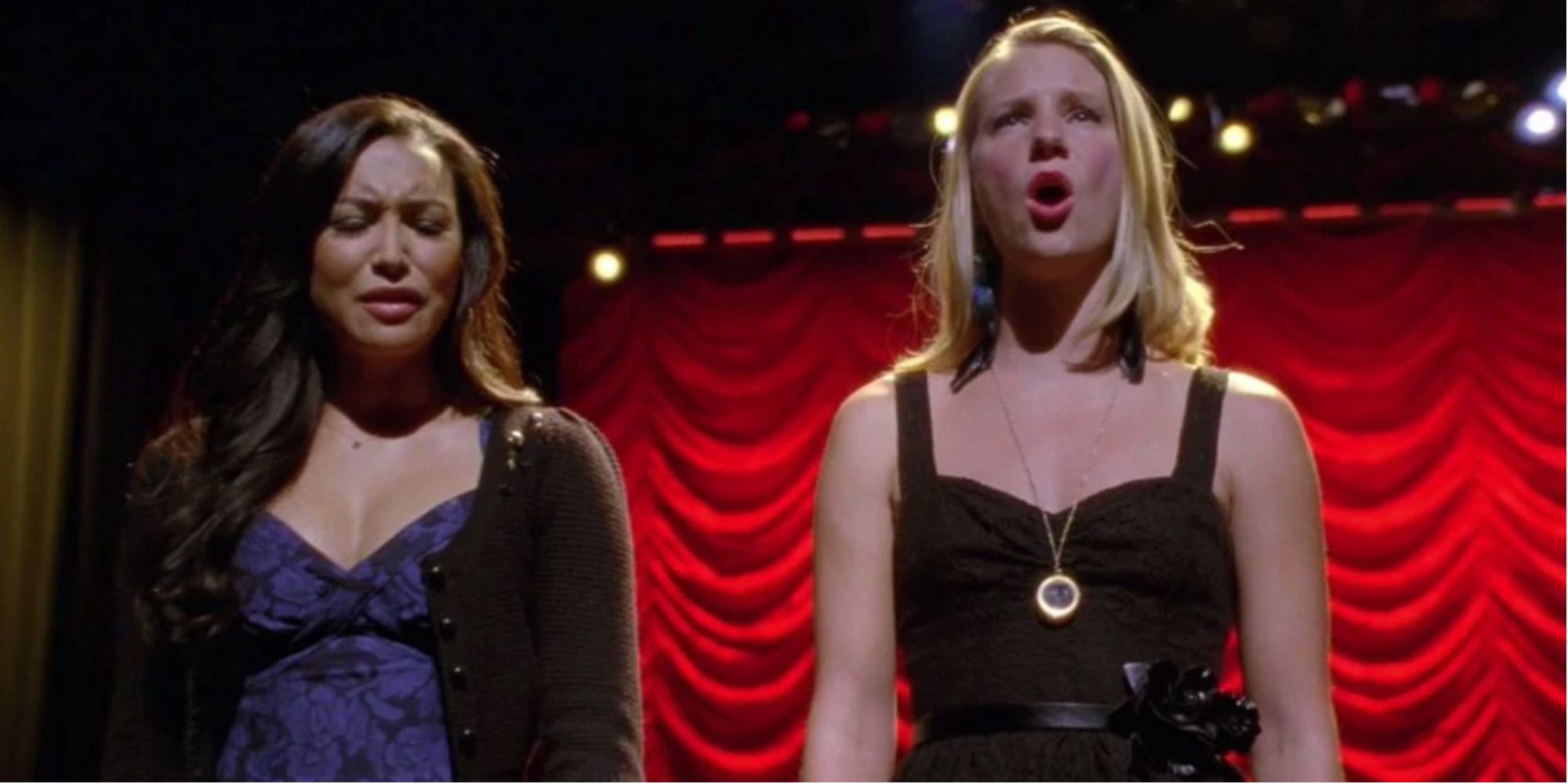 Santana and Brittany sing in Glee The Break Up S4E04
