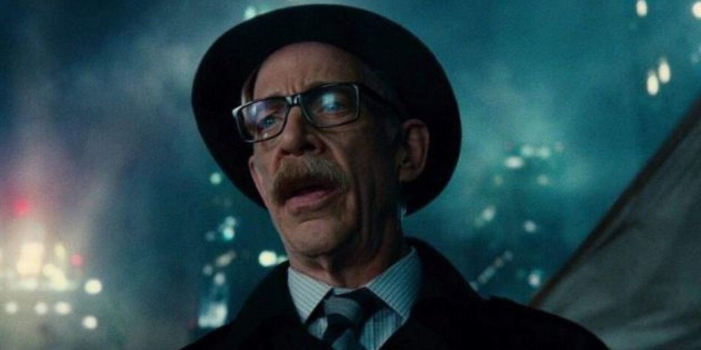 JK Simmons as Commissioner Gordon talking in Justice League
