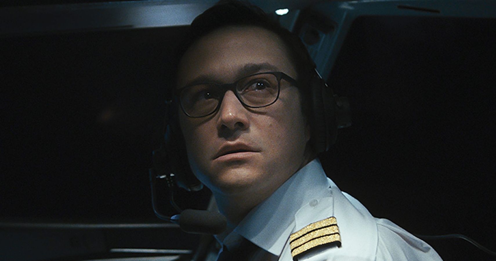 Joseph Gordon-Levitt as a pilot in 7500