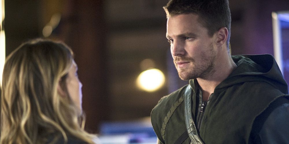 Arrow Oliver reveals to Laurel he's the Green Arrow