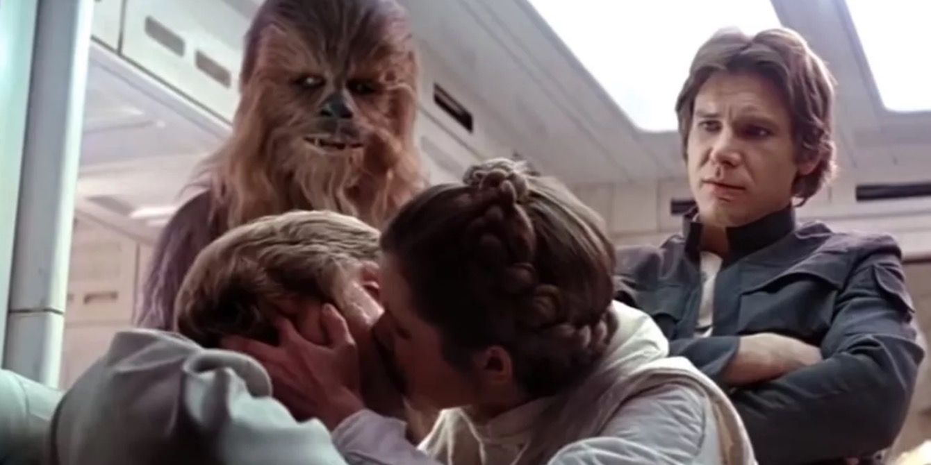 Leia and Luke Kiss rather passionately for a set of twins