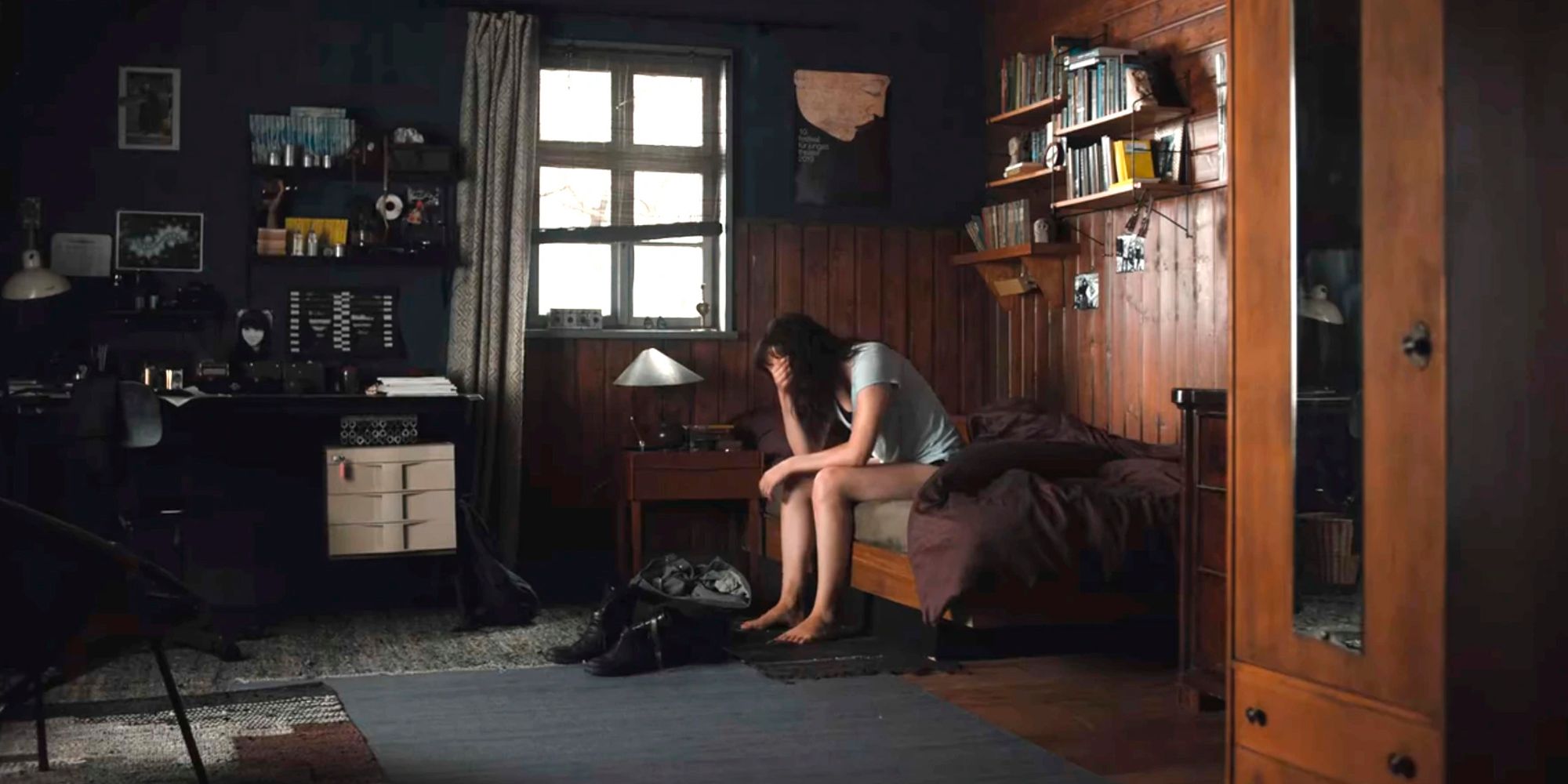 Lisa Vicari as Martha on Netflix Dark season 3 in Jonas old bedroom