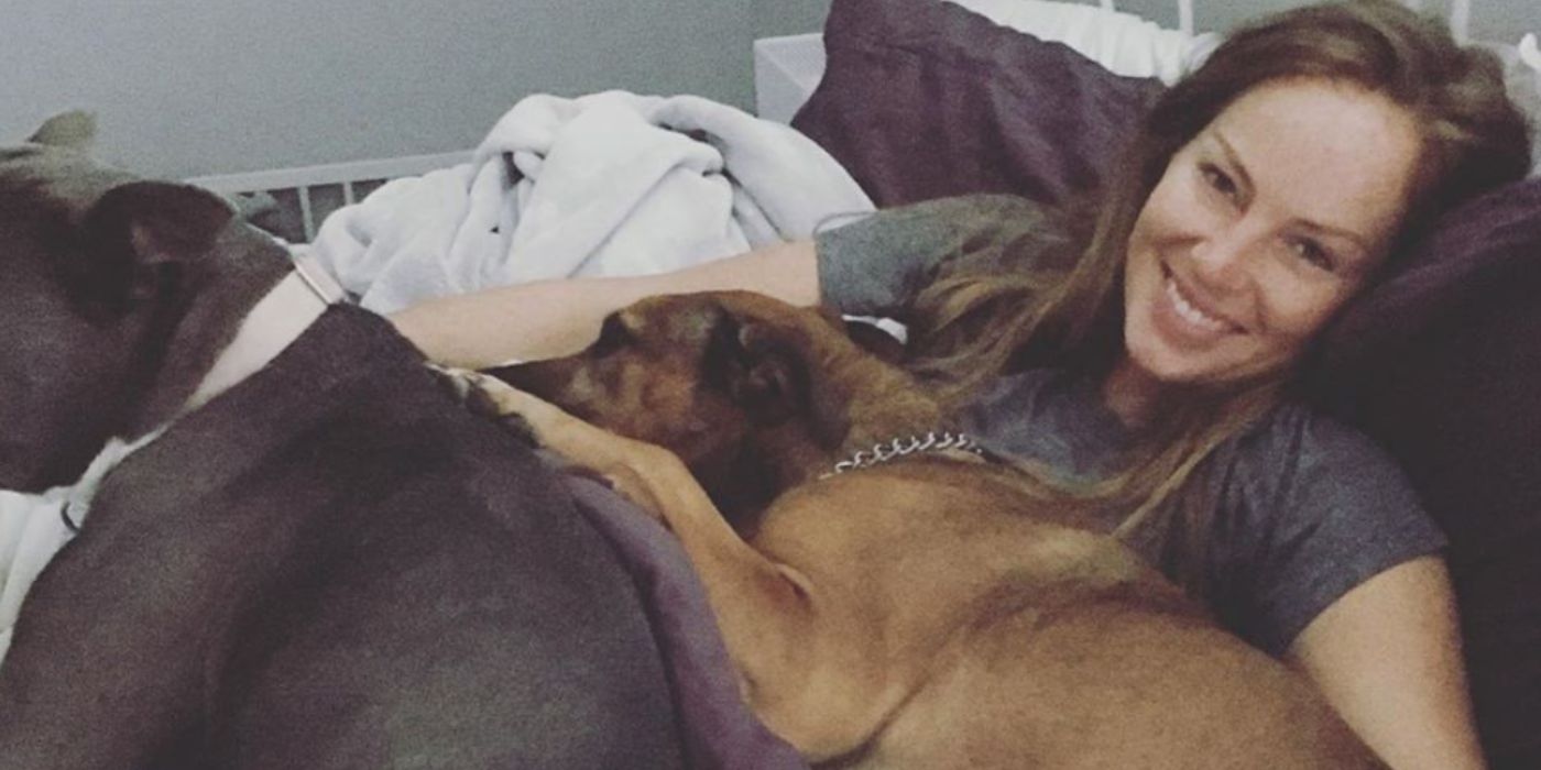 Mina Starsiak Hawk In Bed With Dogs Instagram
