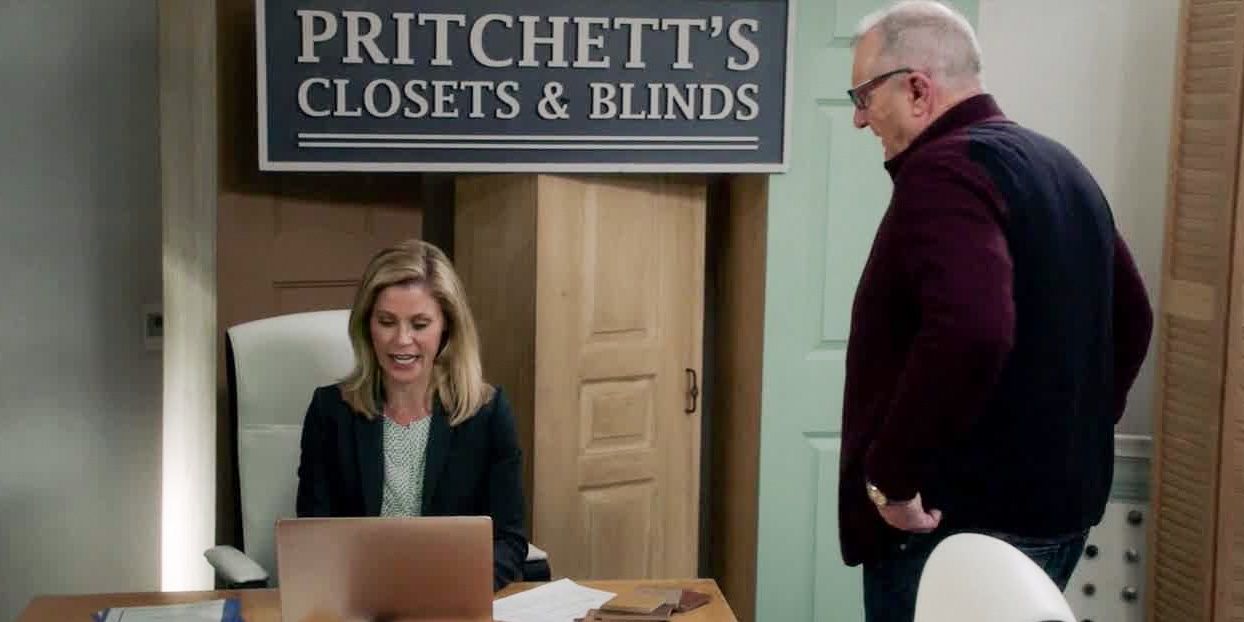 Claire and Jay in front of Pritchett's Closets and Blinds sign on Modern Family