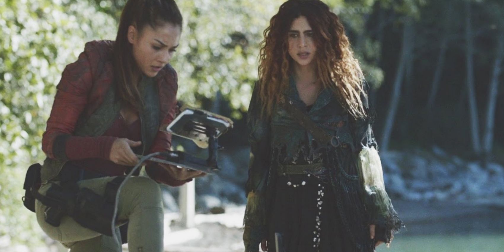 Raven And Luna In The 100 Season 4