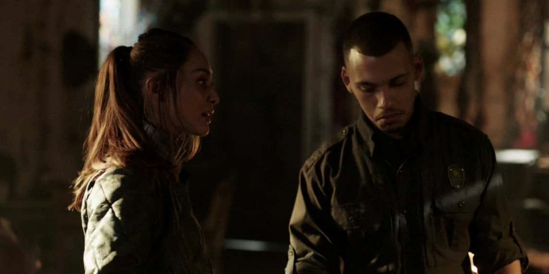 Raven speaks with Shaw in The 100 season 5