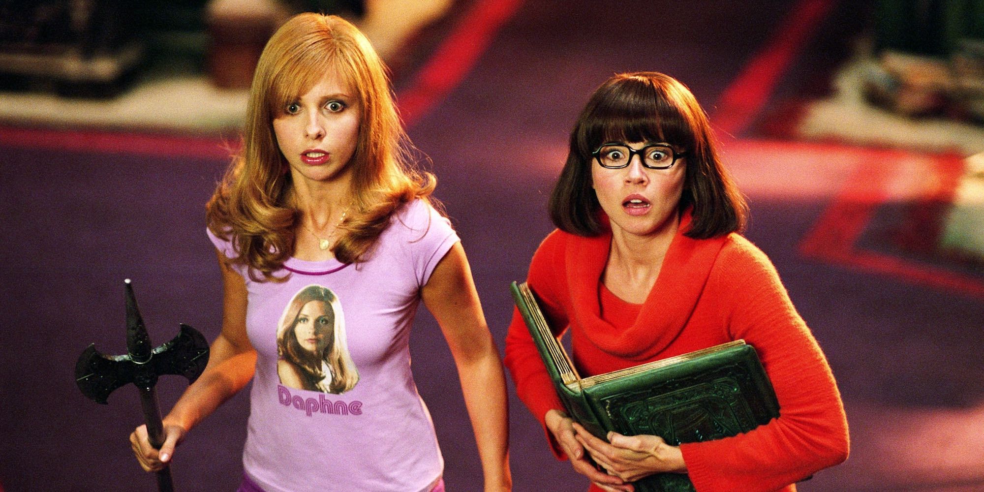 Sarah Michelle Gellar and Linda Cardellini as Daphne and Velma in Scooby-Doo
