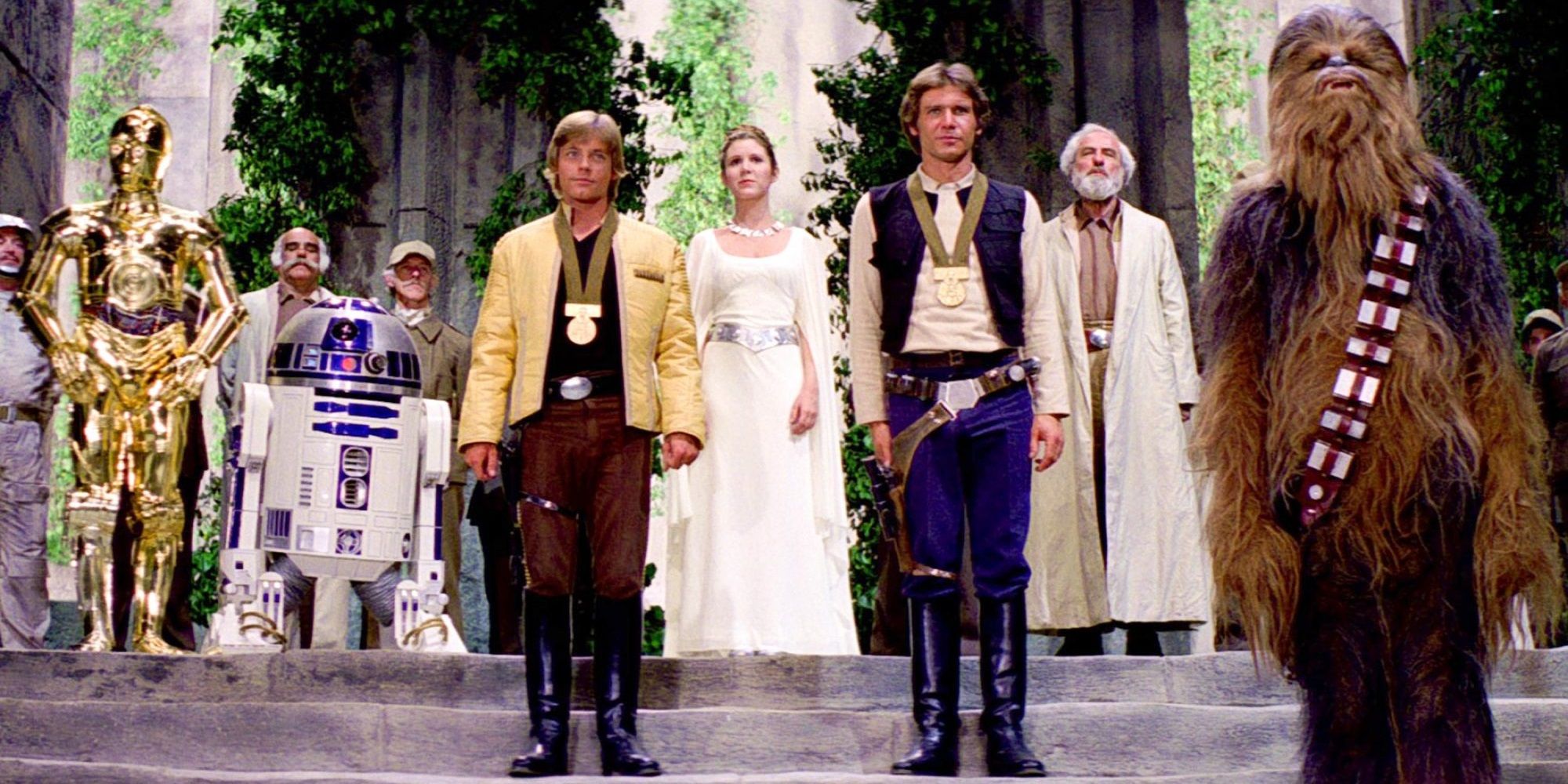 C-3PO, R2-D2, Luke Skywalker, Princess Lei, Han Solo, Chewbacca attend the medal ceremony in Star Wars: A New Hope