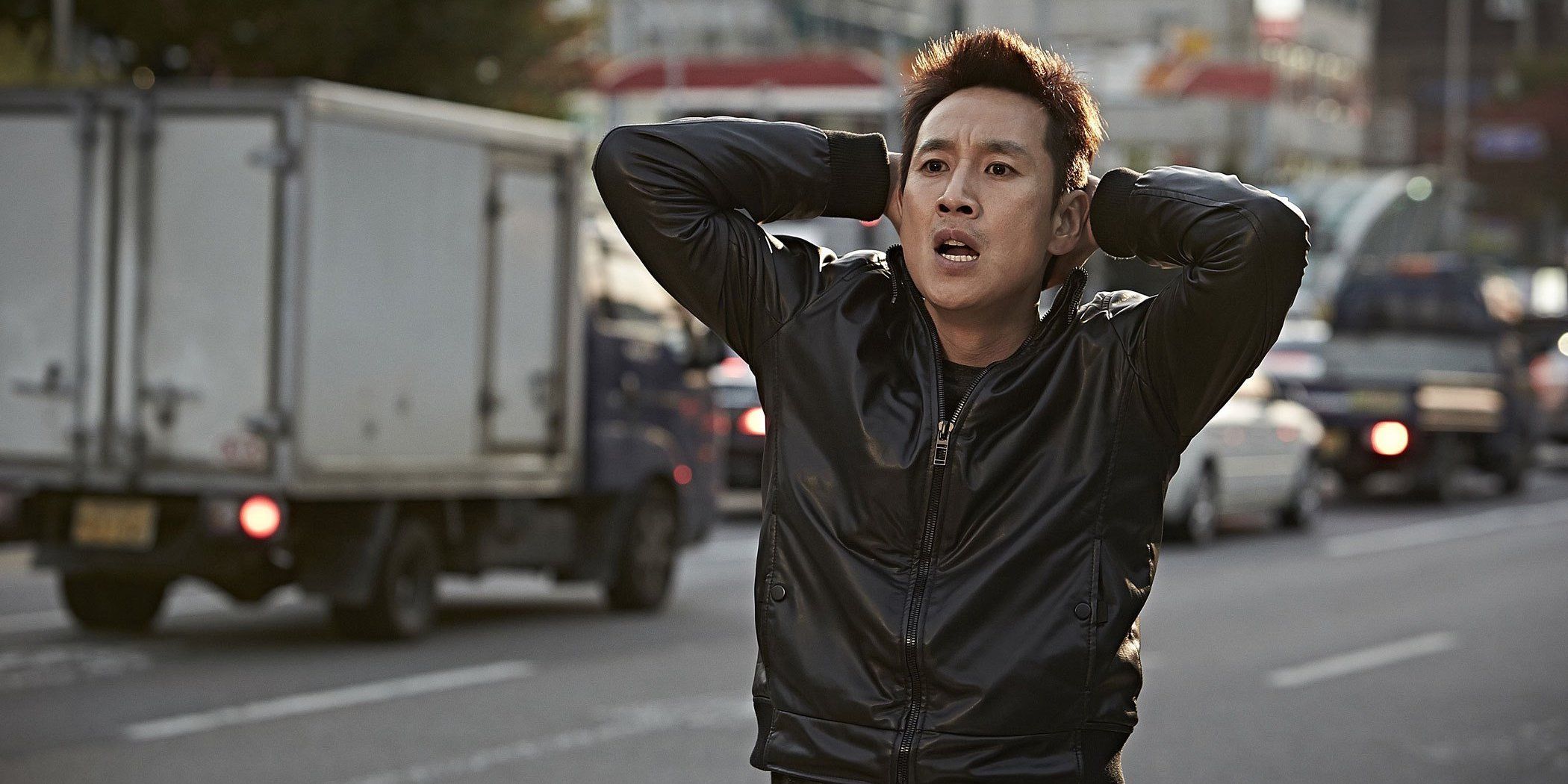 Lee Sun-kyun looking shocked in A Hard Day (2014)