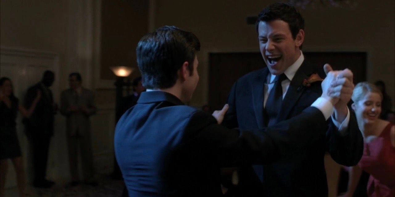 Finn dances with Kurt and sings Just the Way You Are to him in Glee