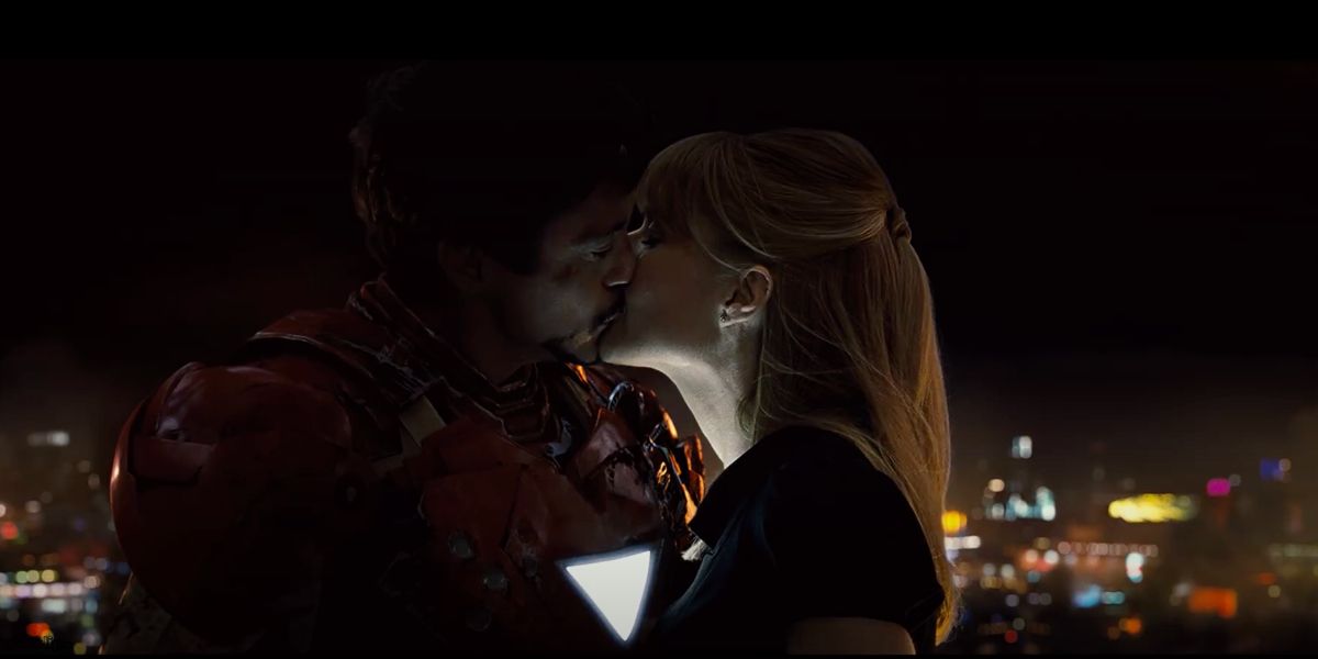 Tony Stark and Pepper Potts kiss in Iron Man 
