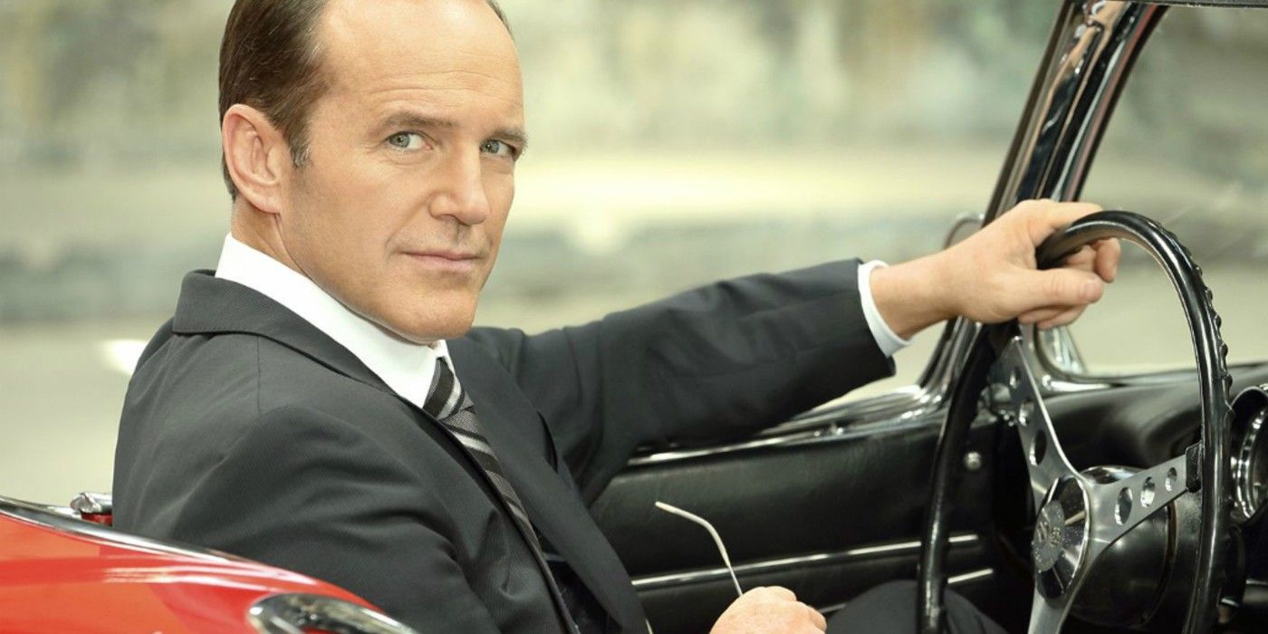 Agent Coulson driving Lola in Agents Of Shield