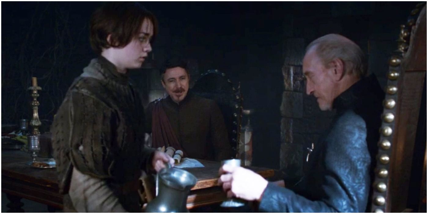 Arya pouring wine for Tywin