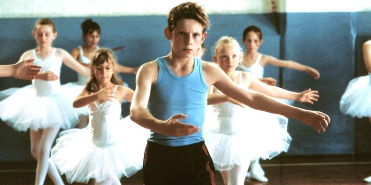 Jamie Bell fazendo balé com meninas em Billy Elliot (2000)
