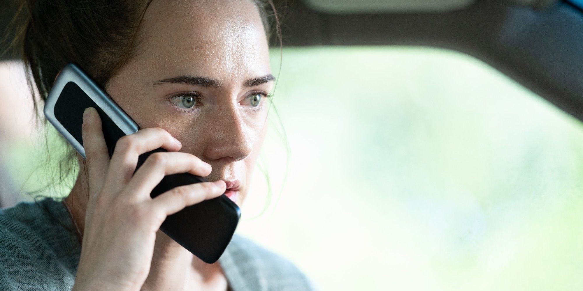 Caren Pistorius as Rachel talking on the phone in Unhinged