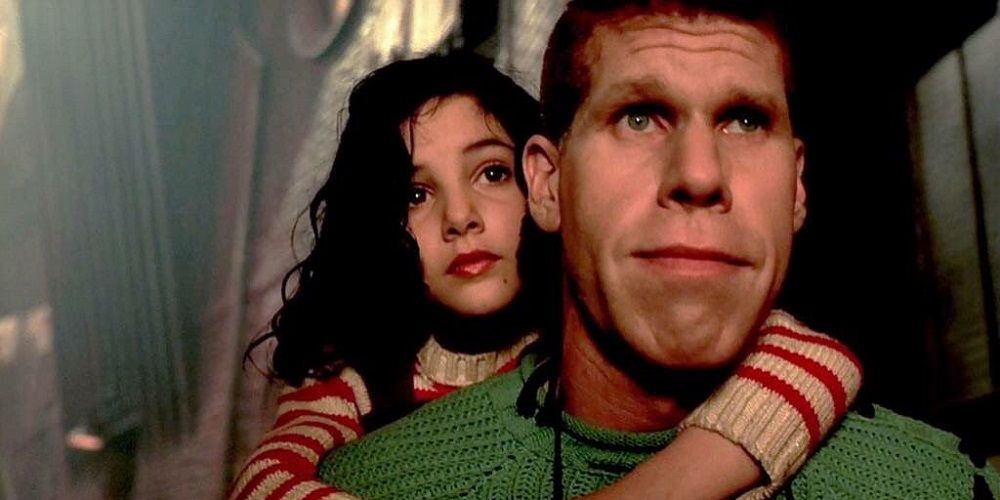 Ron Perlman and a child in The City Of Lost Children