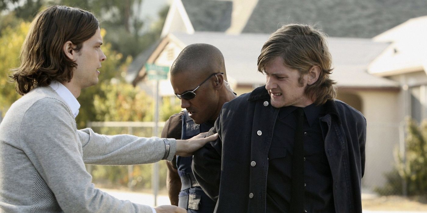 Reid and Hotch arrest a young man in the Criminal Minds episode Elephant's Memory