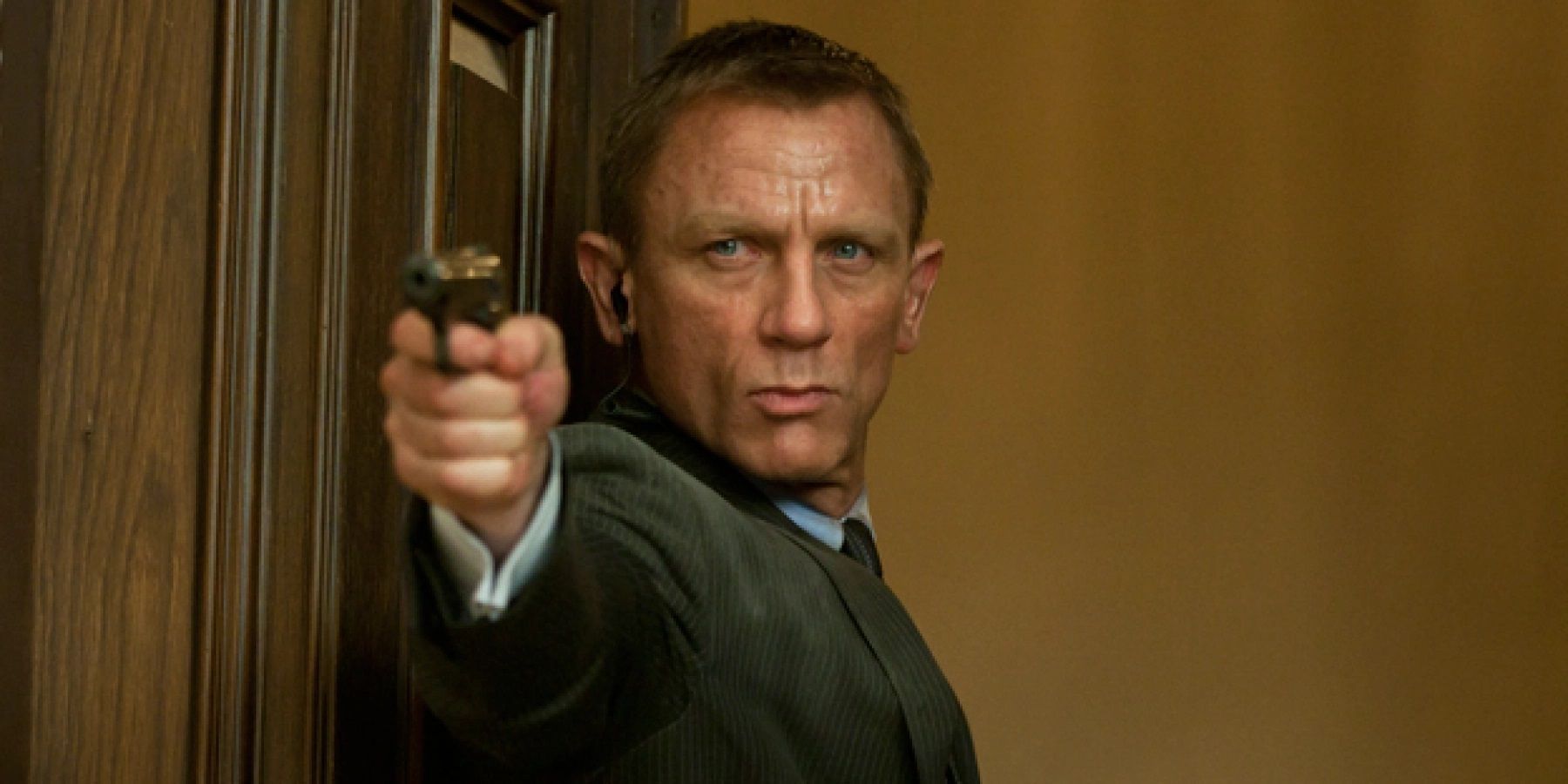 Daniel Craig holding a handgun in Skyfall