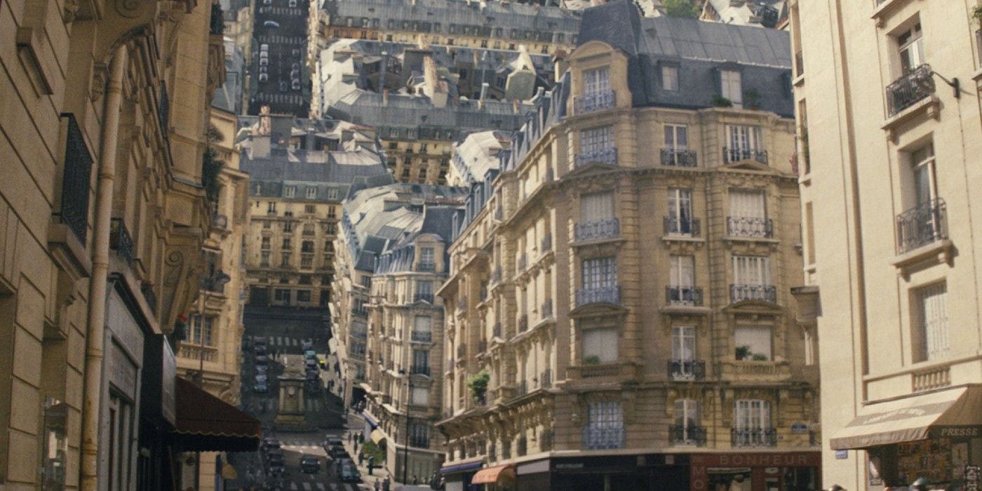 City collapses in on itself in a dream in Inception
